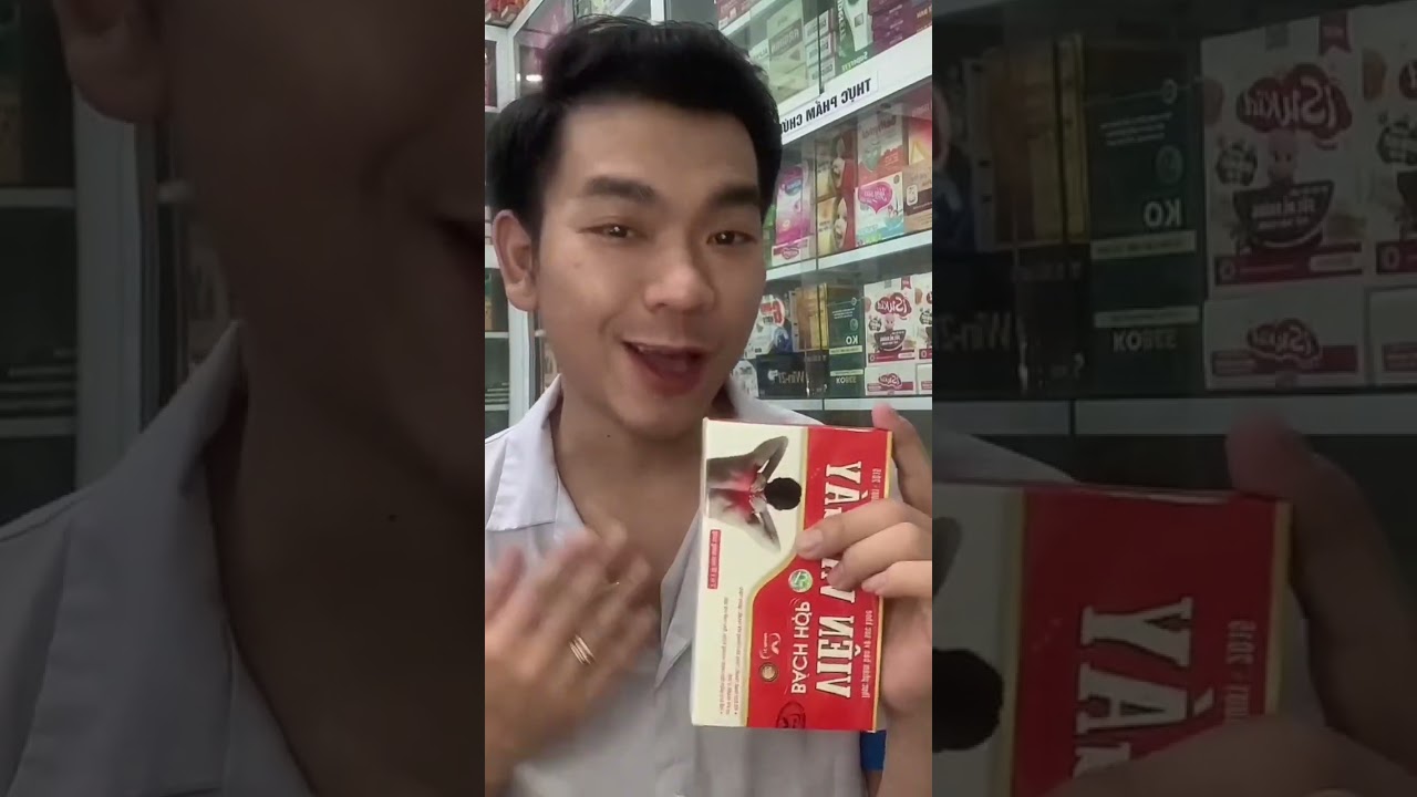 Ảnh minh họa biểu hiện đau vai gáy, tư thế ngồi làm căng cơ cổ vai.