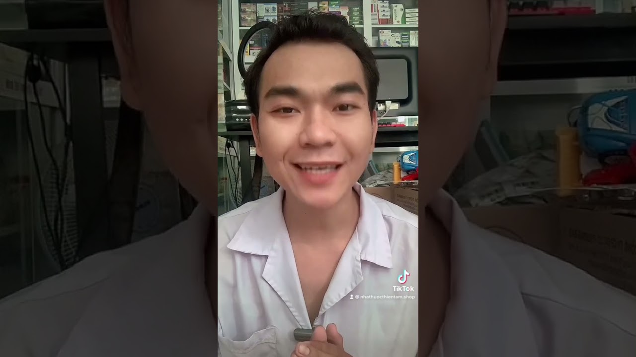 bác sĩ phụ khoa kiểm tra dấu hiệu bất thường dịch âm đạo và tư vấn sức khỏe nữ giới