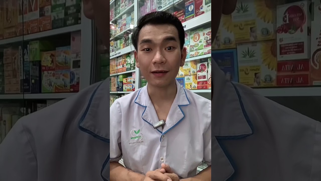 Triệu chứng hơi thở có mùi và kiểm tra tình trạng miệng đắng buổi sáng.