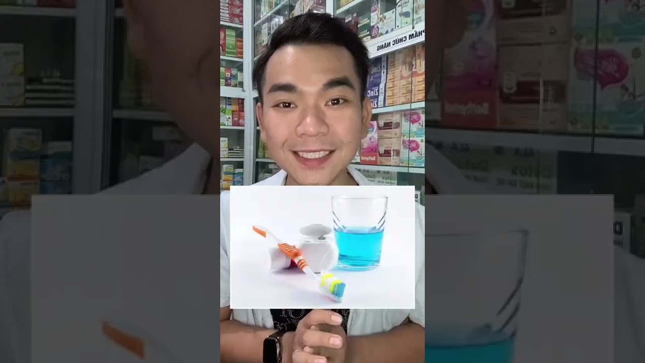Quy trình vệ sinh răng miệng buổi sáng khoa học với bàn chải và cốc nước ấm.